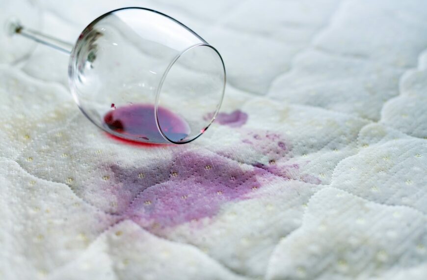 Die Kunst der Fleckenentfernung auf Textilien: Hartnäckige Flecken erfolgreich entfernen